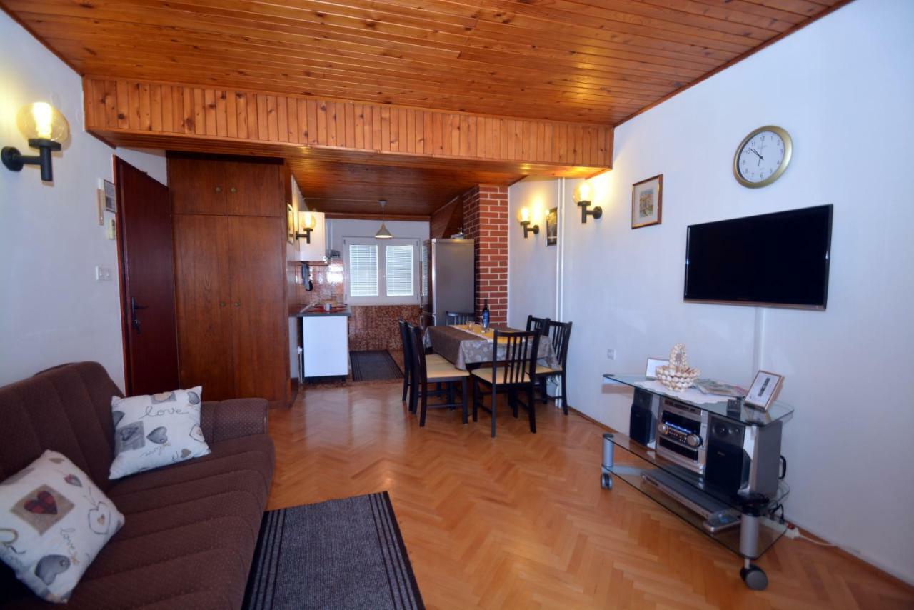 Apartment Mimica-Croatia , Omis , Center エクステリア 写真