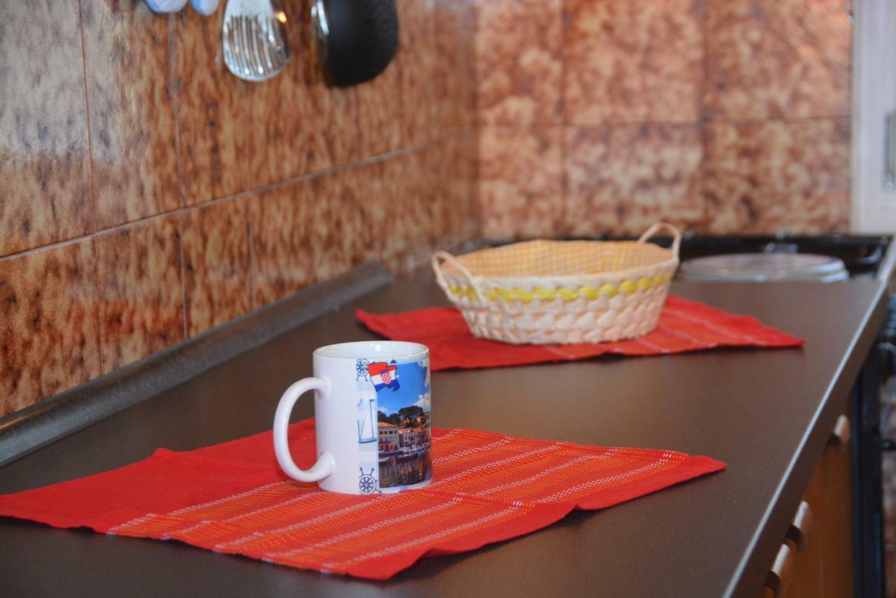 Apartment Mimica-Croatia , Omis , Center エクステリア 写真