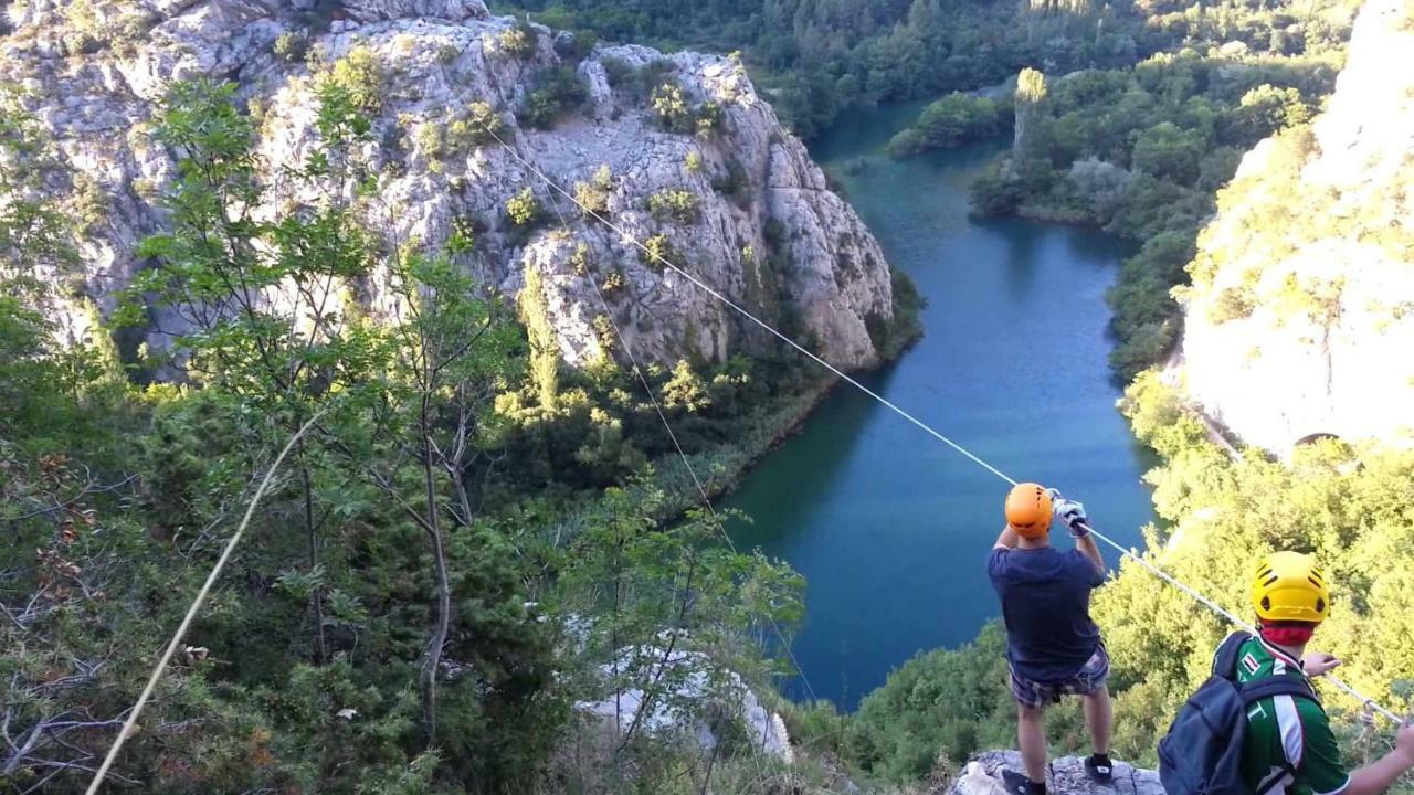 Apartment Mimica-Croatia , Omis , Center エクステリア 写真